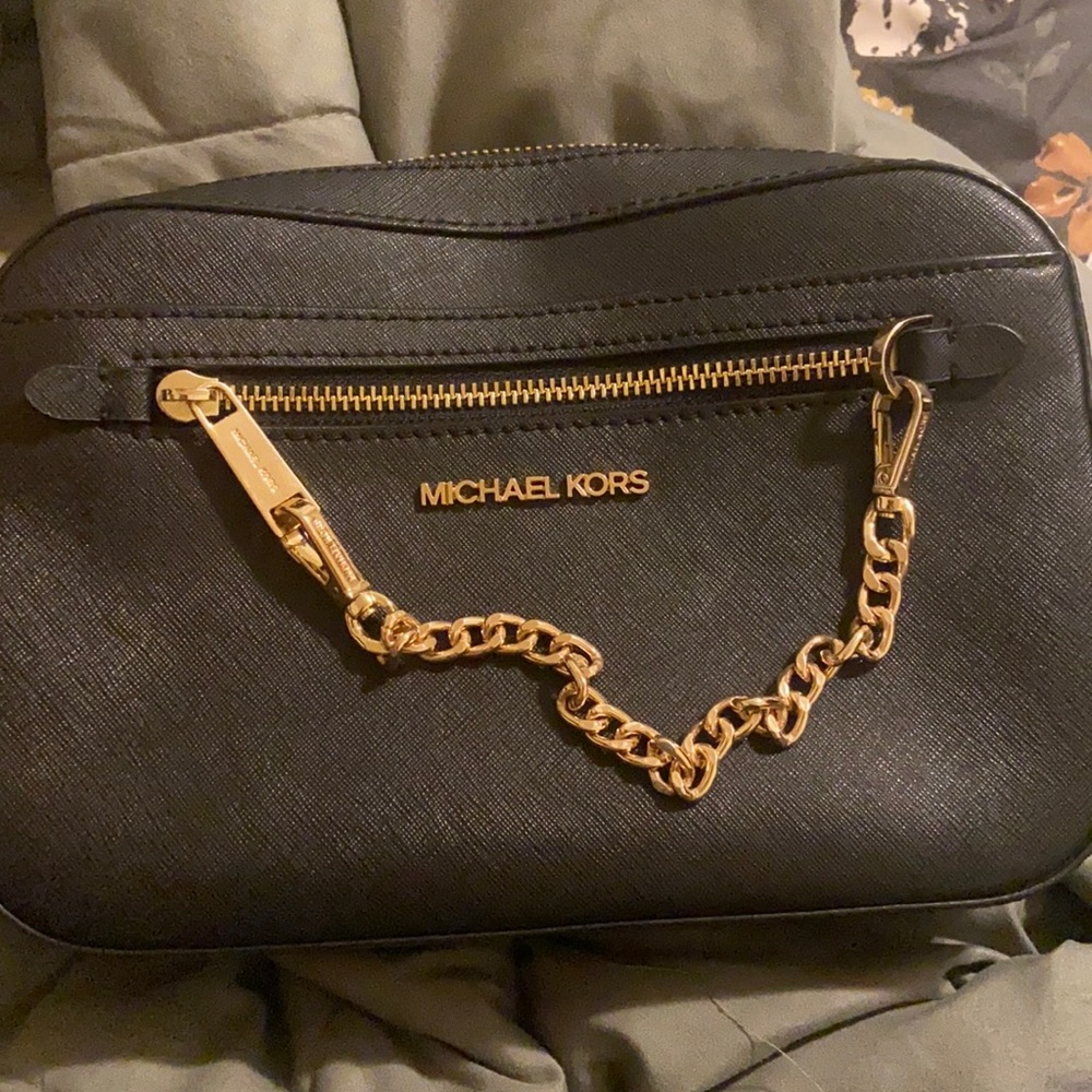 Michael kors black chain crossbody